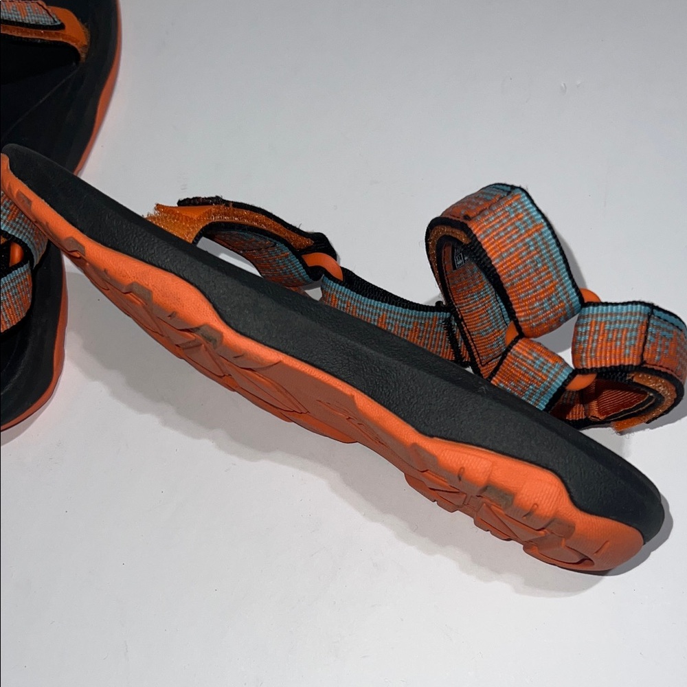 Kids Teva Orange and Black Strappy Sandals size 2 - Picture 5 of 7